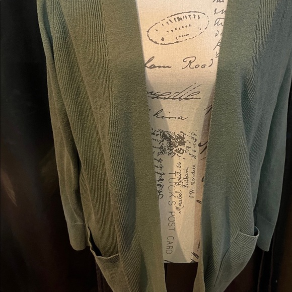 GAP Medium Olive Green Women's Cardigan Preloved - Picture 2 of 5